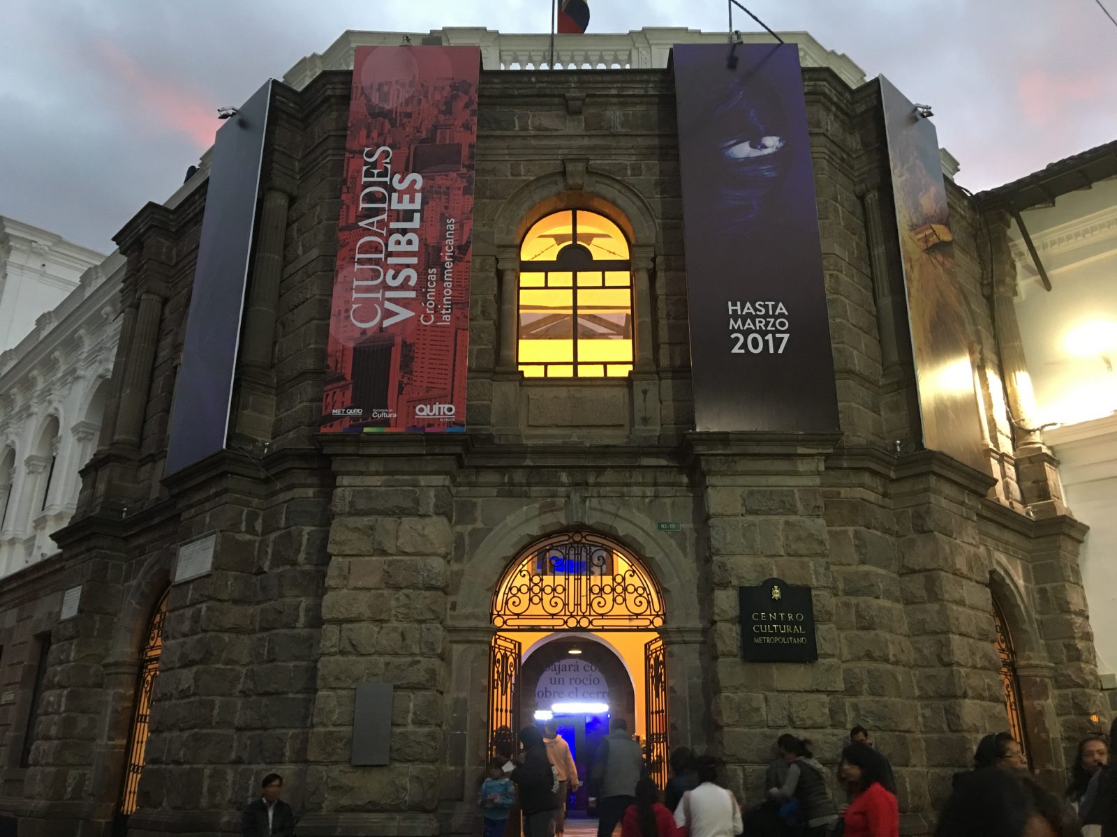 El Centro Cultural Metropolitano de Quito alberga la exposición Ciudades Visibles, resultado del seminario Periodismo, Vida Urbana y Resiliencia en América Latina, organizado por la FNPI y la Secretaría de Cultura.