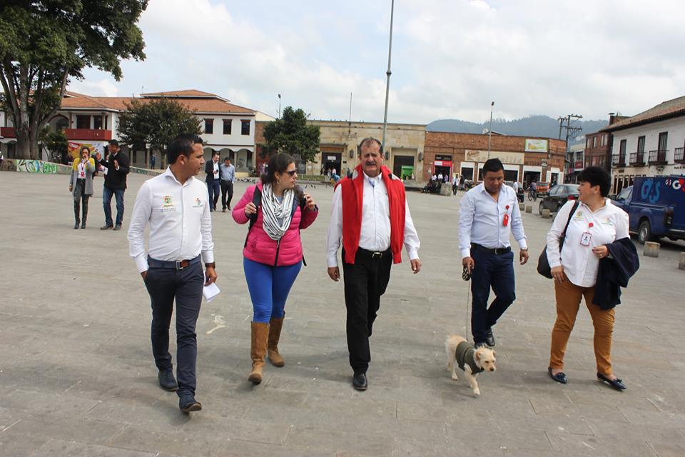 Colombia Líder evalúa uno a uno a los municipios finalistas de sus premios y hace revisión directa en cada uno de los lugares con los alcaldes. Aquí en Facatativa. 
