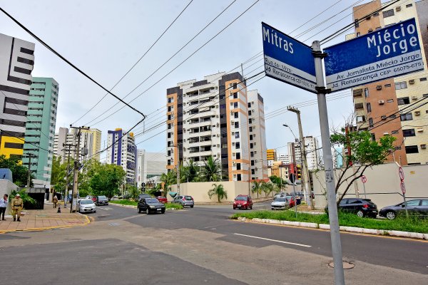 São Luís renueva la señalización en sus barrios en favor de movilidad segura