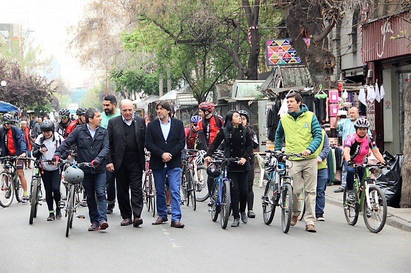 Comunas de Santiago de Chile se unieron para decirle por un día “No al auto”