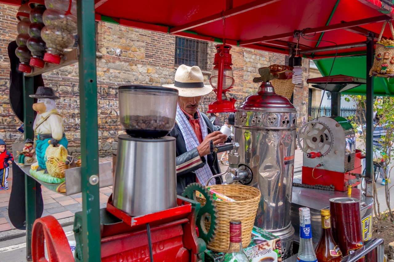 Economía Informal en el Espacio Público: Adaptación y resiliencia social en Colombia