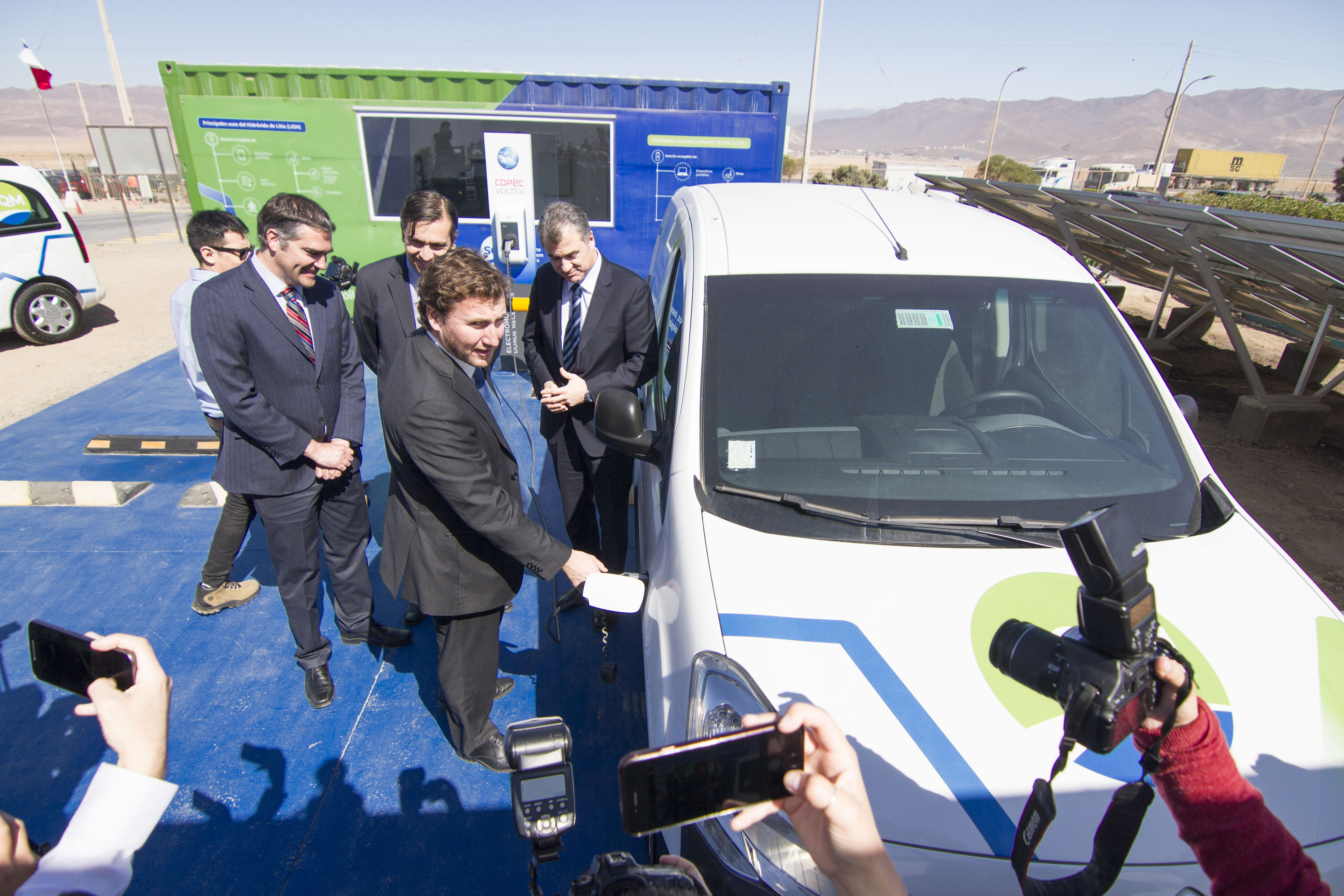 Antofagasta tiene el primer eco-cargador solar para autos eléctricos en Latinoamérica