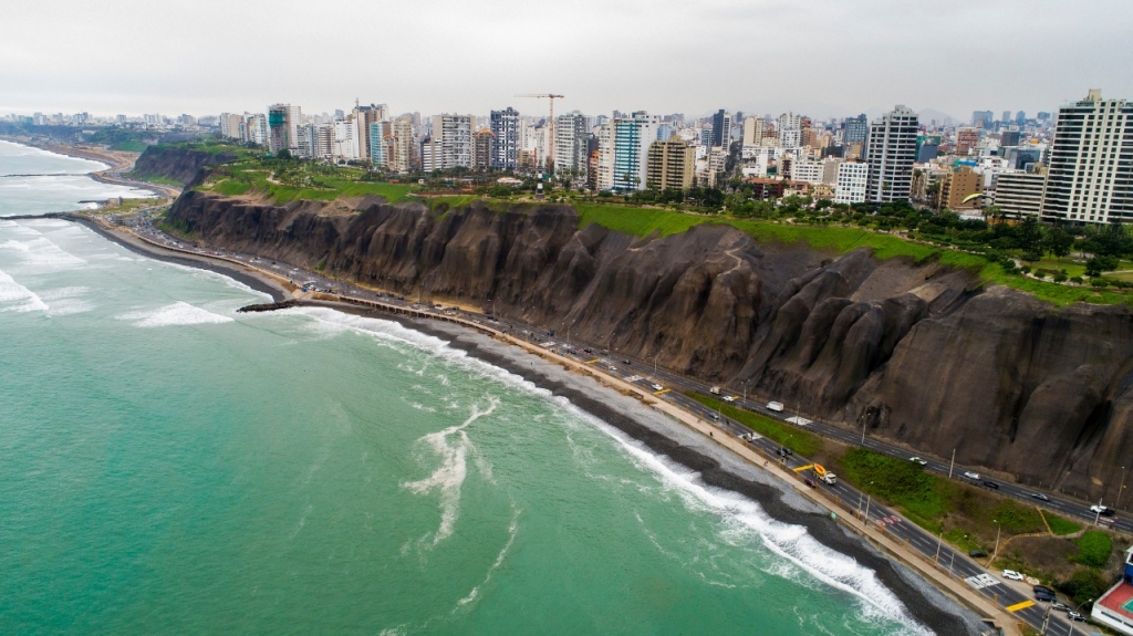 Declaran intangibilidad de los acantilados de la costa verde de Lima
