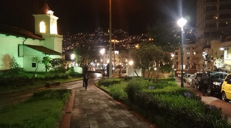 Renuevan luminarias en el Centro Histórico de Quito
