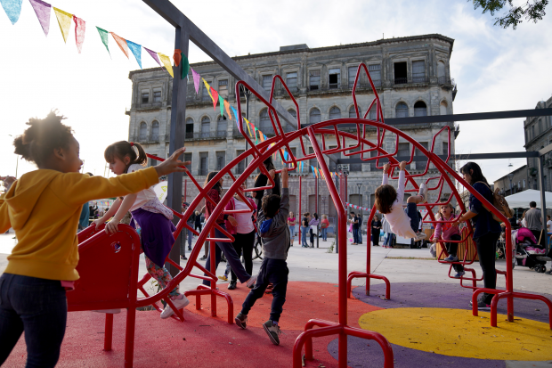 Ciudadanos de Montevideo valoran positivamente el estado de sus parques y plazas