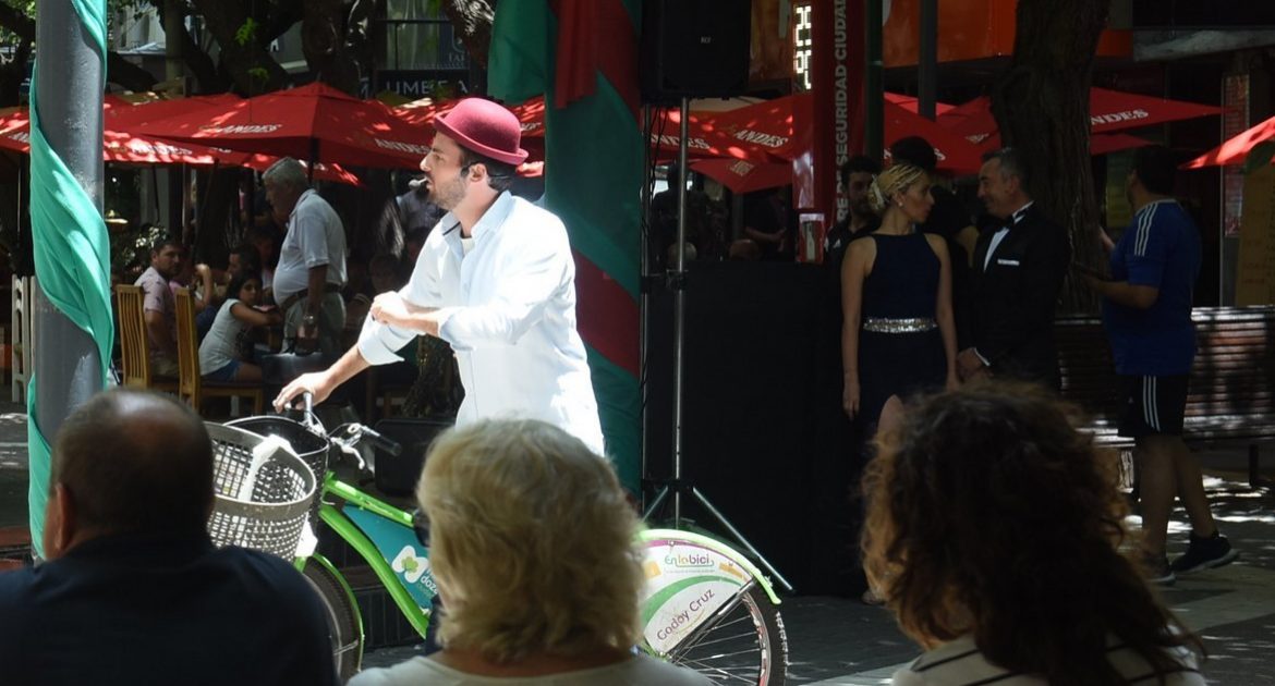 A Mendoza llegan los cuentos en bicicleta