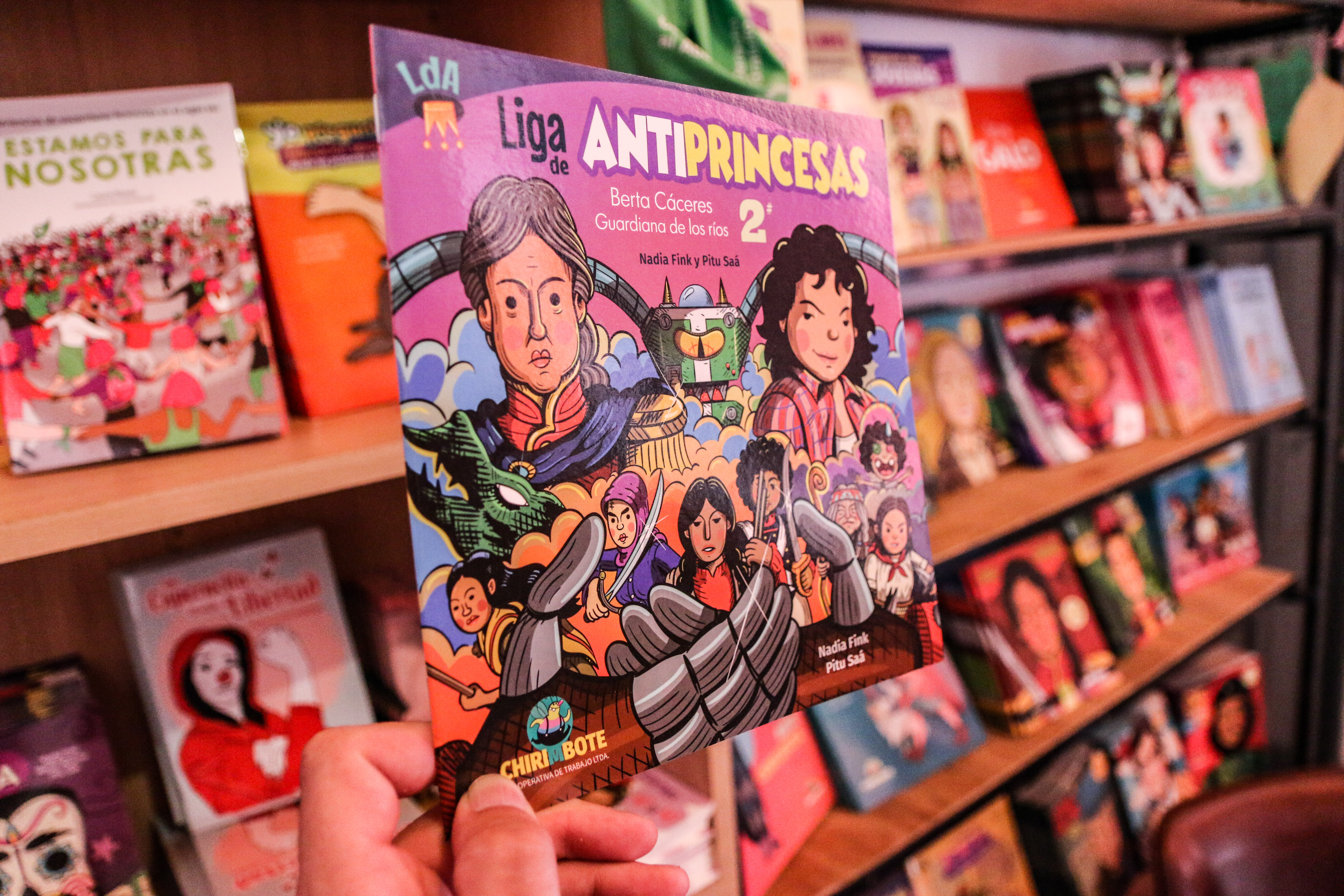 Los libros de Chirimbote tienen una fuerte impronta latinoamericana y su distribución llega a varios países de la región. Foto: Luis Iramain