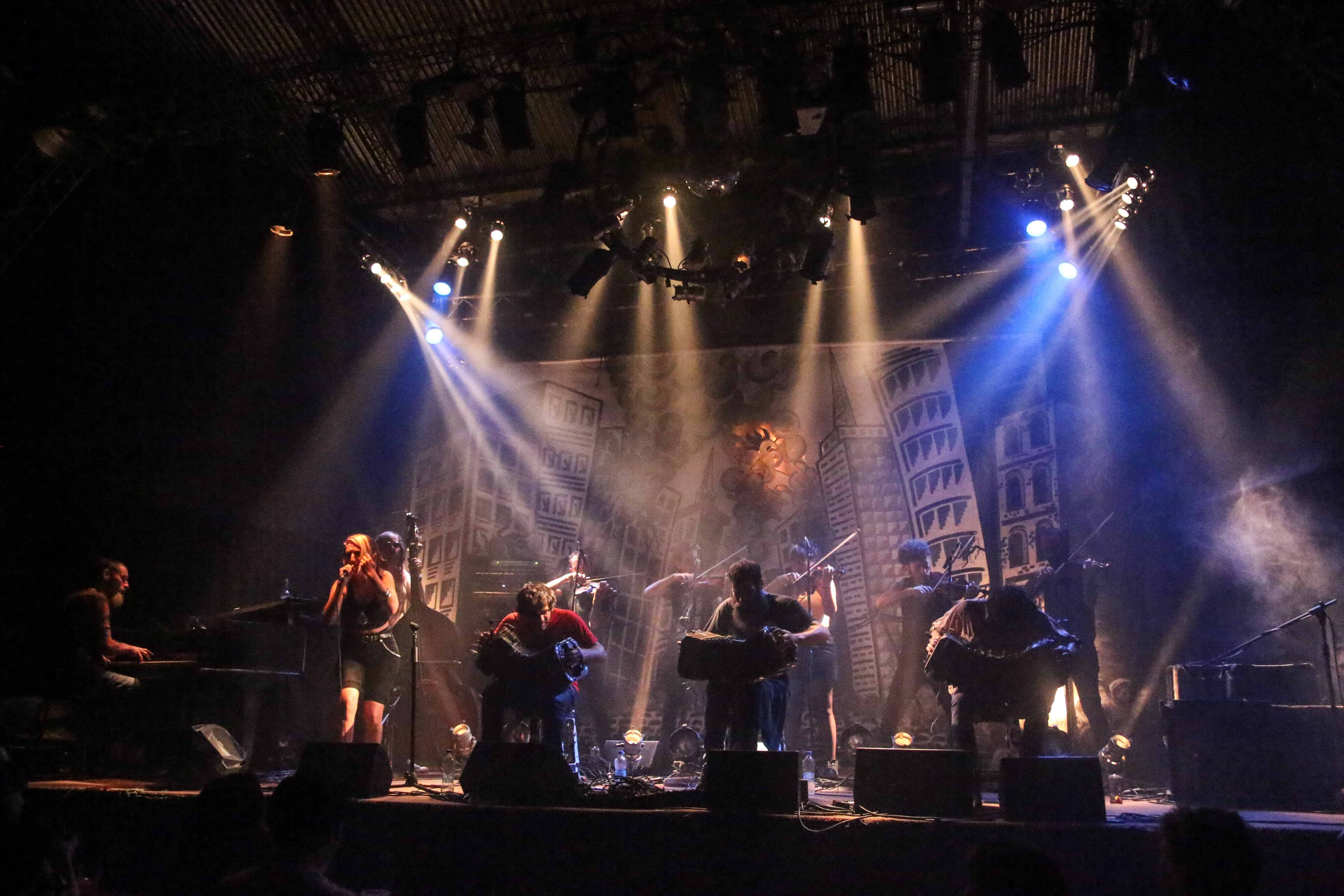 La Orquesta Típica Fernández Fierro durante su presentación en el Festival Internacional de Buenos Aires. “Hacemos música de nuestro tiempo”, dice su director. Foto: Luis Iramain