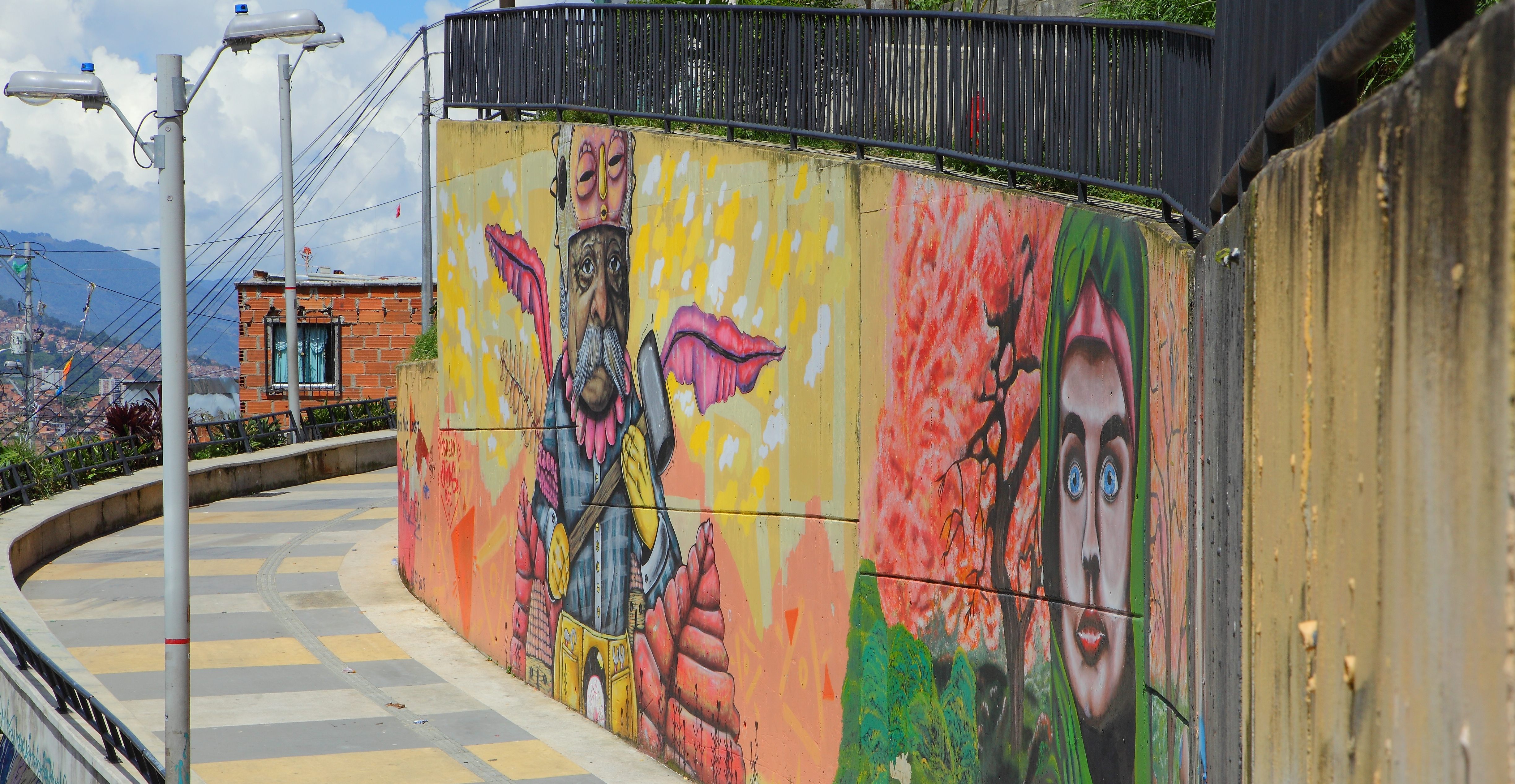 El grafiti es una de las cuatro expresiones de la cultura Hip-Hop que también incluye el rap, el DJ y el Breakdance que, además, también son manifestación política y social de los habitantes de la Comuna 13. Foto: Óscar Tobón