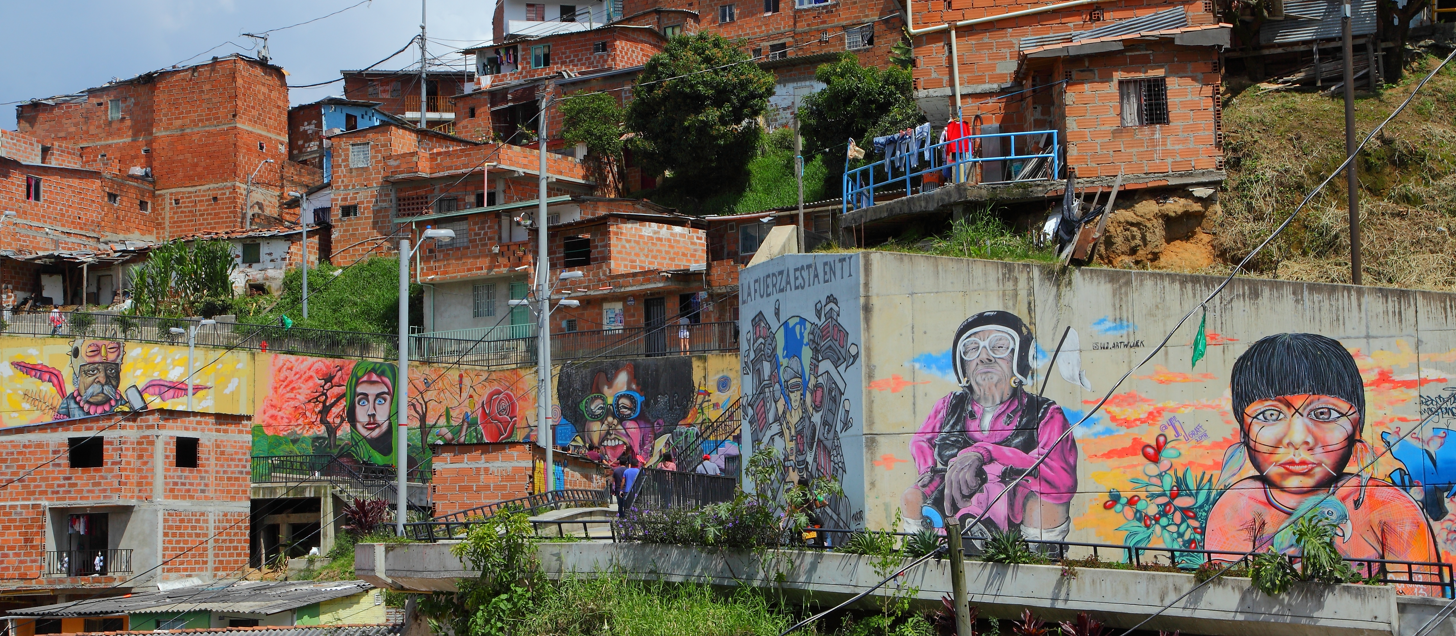 El Centro Cultural casa Kolacho es la ‘casa’ del Graffitour y como industria creativa también ha diversificado sus líneas de negocio con producción musical, diseño y confección de ropa, eventos, entre otros. Foto: Óscar Tobón