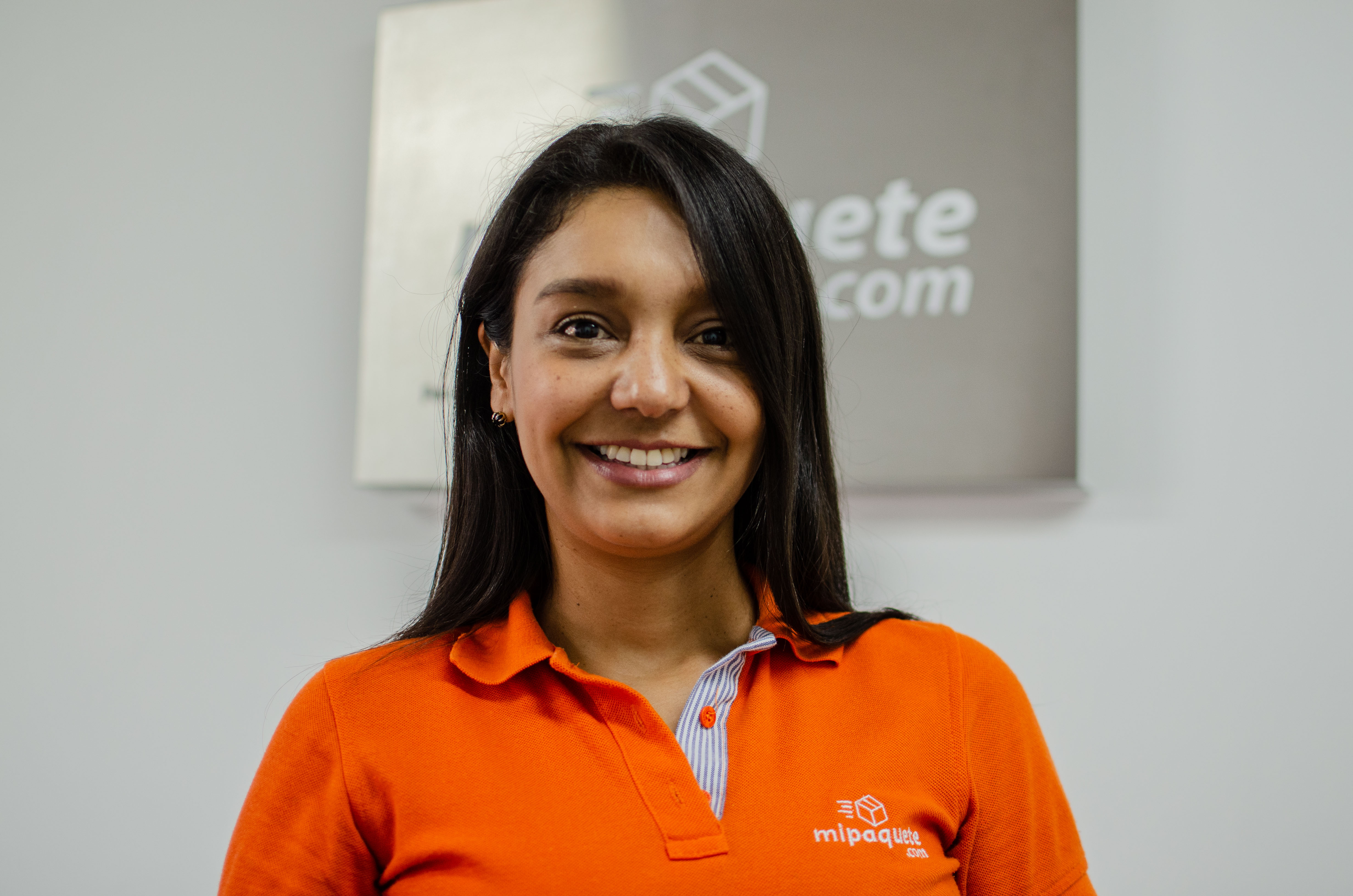 Carolina Ruiz Soto es una Ingeniera Industrial, académica y experta en Block Chain que aplicó todo este conocimiento en la creación de mipaquete.com. Como cofundadora y CEO de la plataforma usa la creatividad para adaptarla a los cambios del mercado.