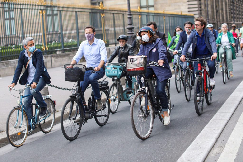 La alcaldesa de París, Anne Hidalgo, anunció el 9 de enero uno de sus más ambiciosos proyectos: la renovación del histórico bulevar de los Campos Elíseos, bajo un concepto más verde y sostenible. El proyecto responde a la ambición de la capital francesa de convertirse en una ecociudad. Foto: Alcaldía de París.