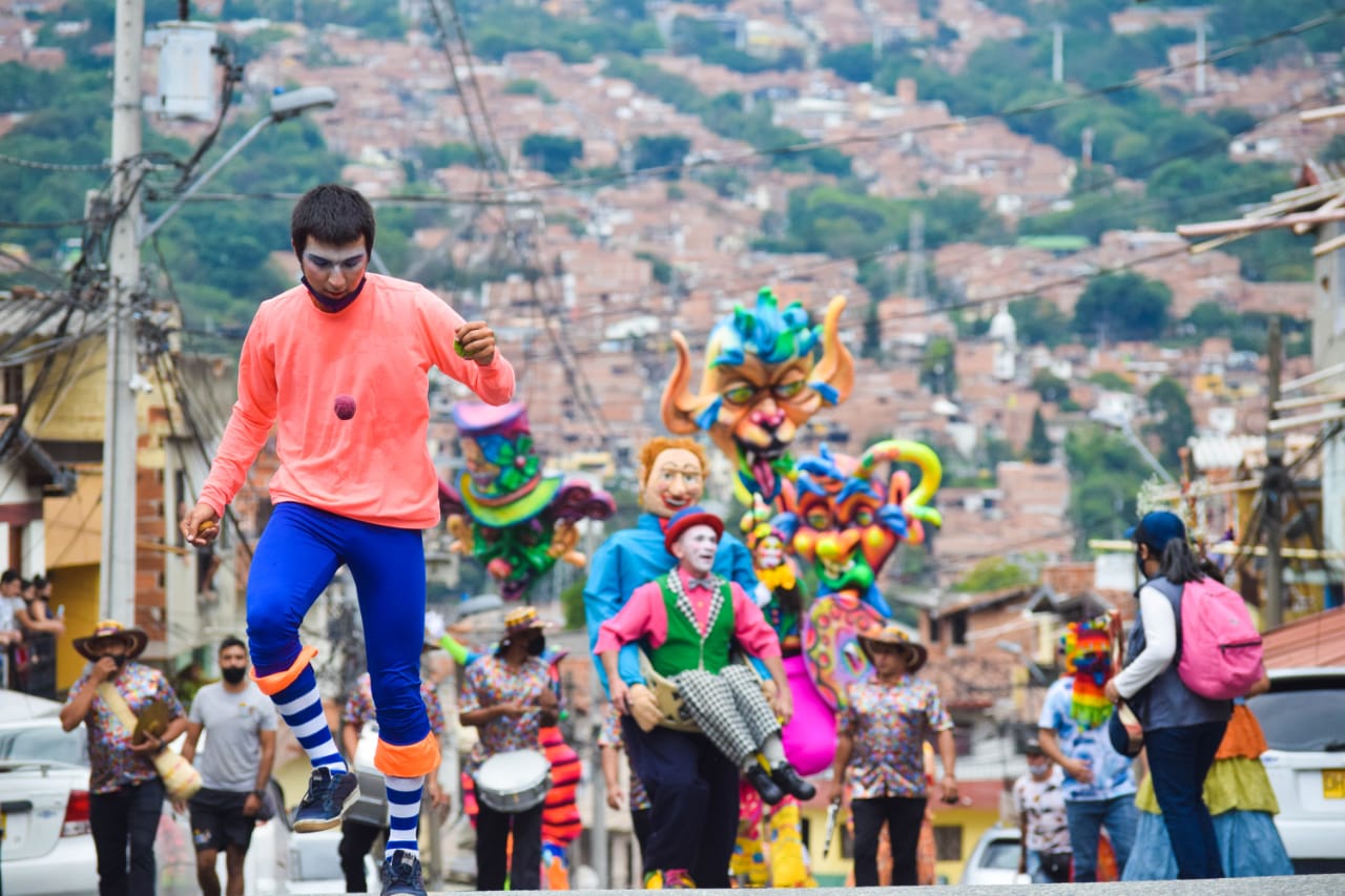 Nuestra gente: pioneros del arte desde las calles y los barrios de Medellín